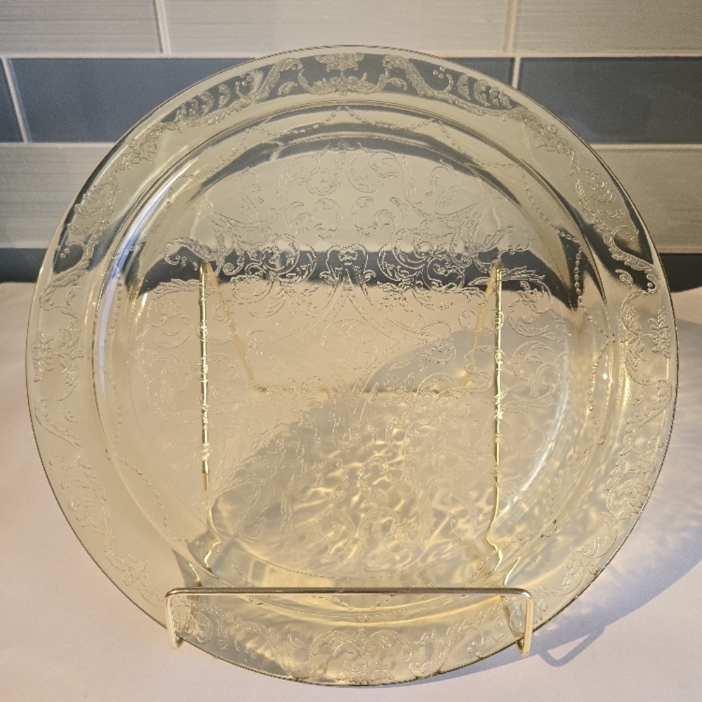 Federal Glass Madrid Cake Plate